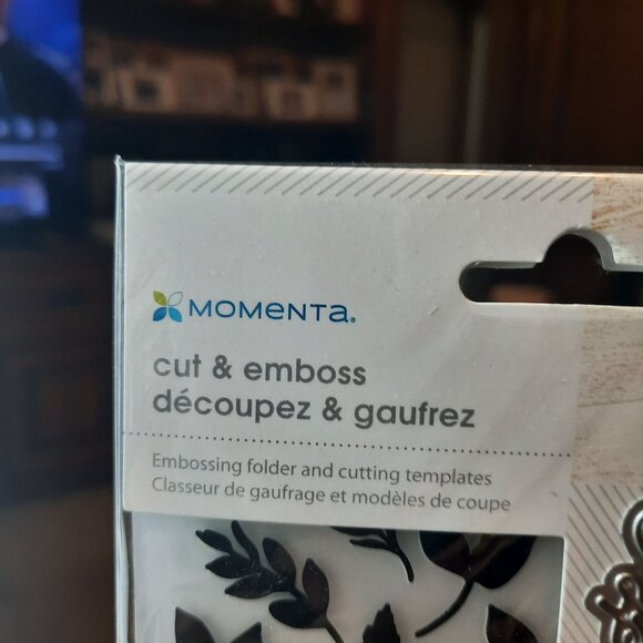 Momenta Embossing Folder And Cutting Templates Leaf Theme Set 11 Pc - Picture 6 of 8